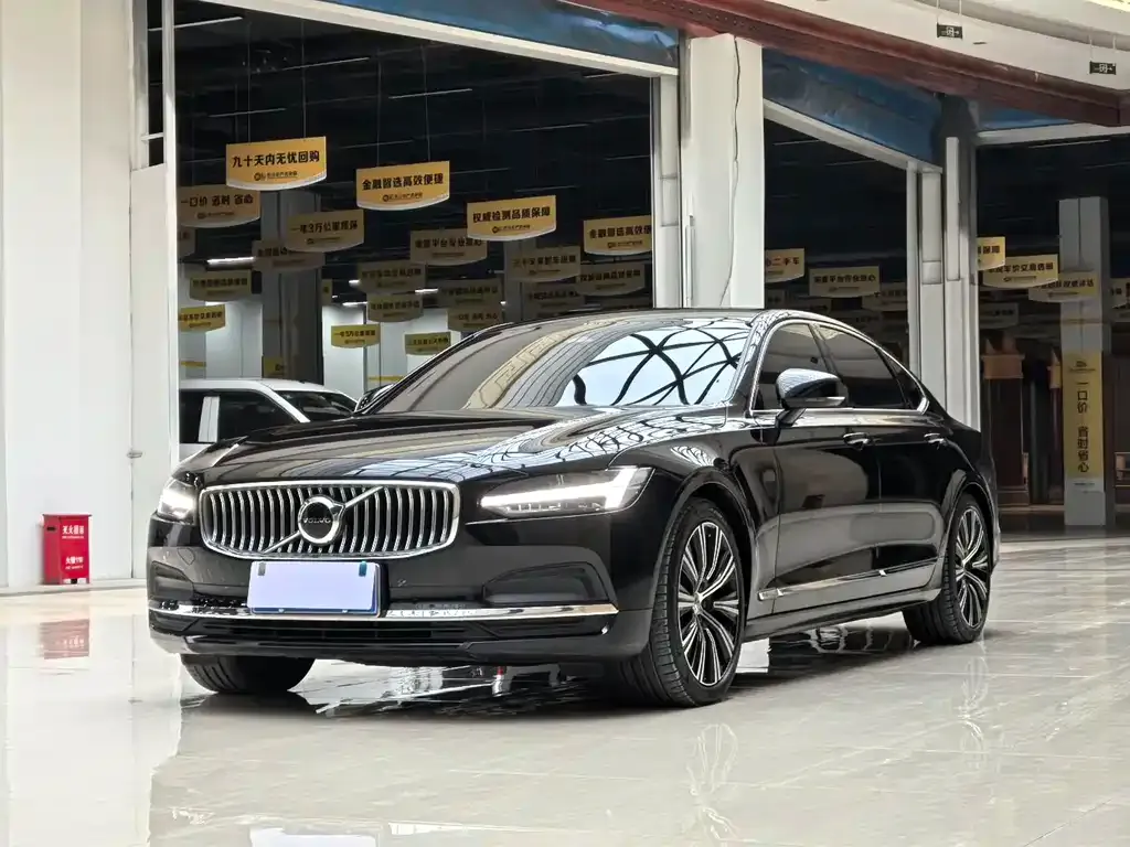Volvo S90 — фото 1