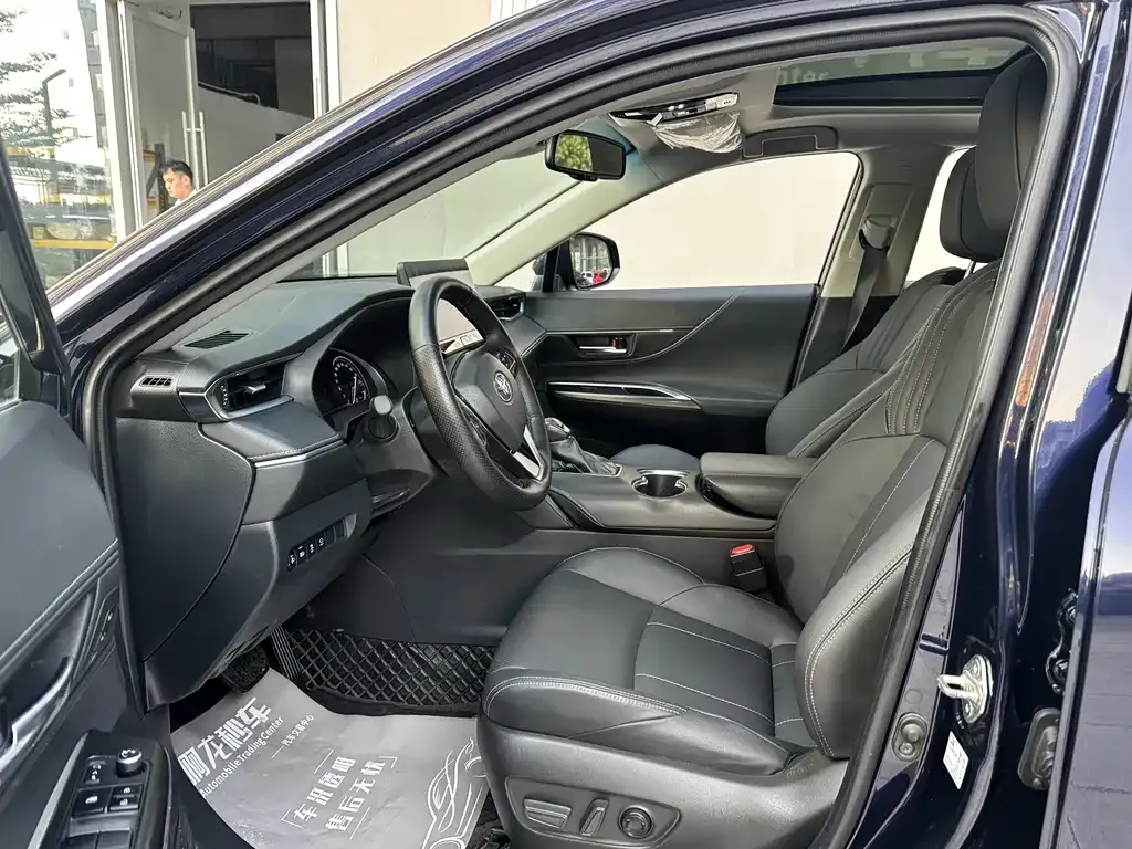 Toyota Harrier — фото 2