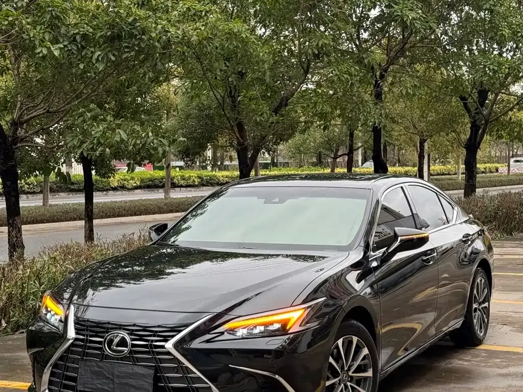 Lexus ES — фото 1