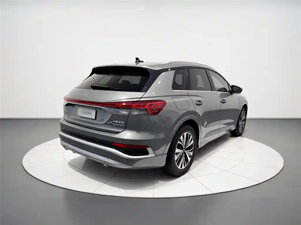 Audi Q4 e-tron — фото 8