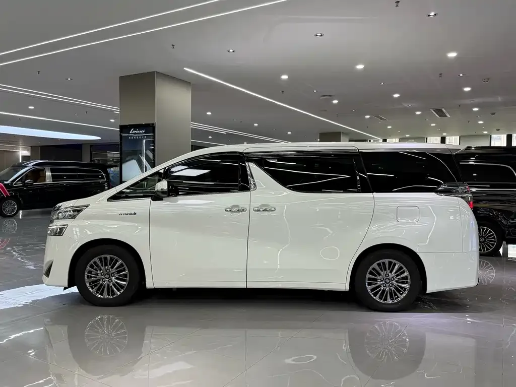 Toyota Vellfire — фото 4