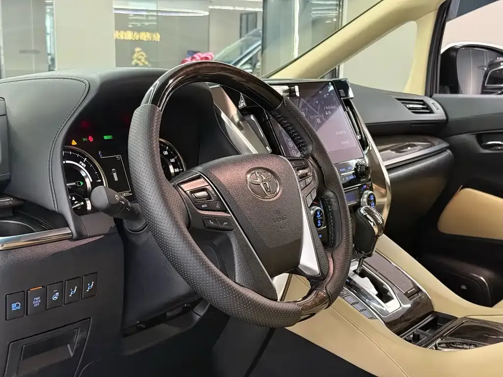 Toyota Vellfire — фото 5
