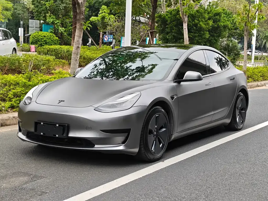 Tesla Model 3 — фото 1