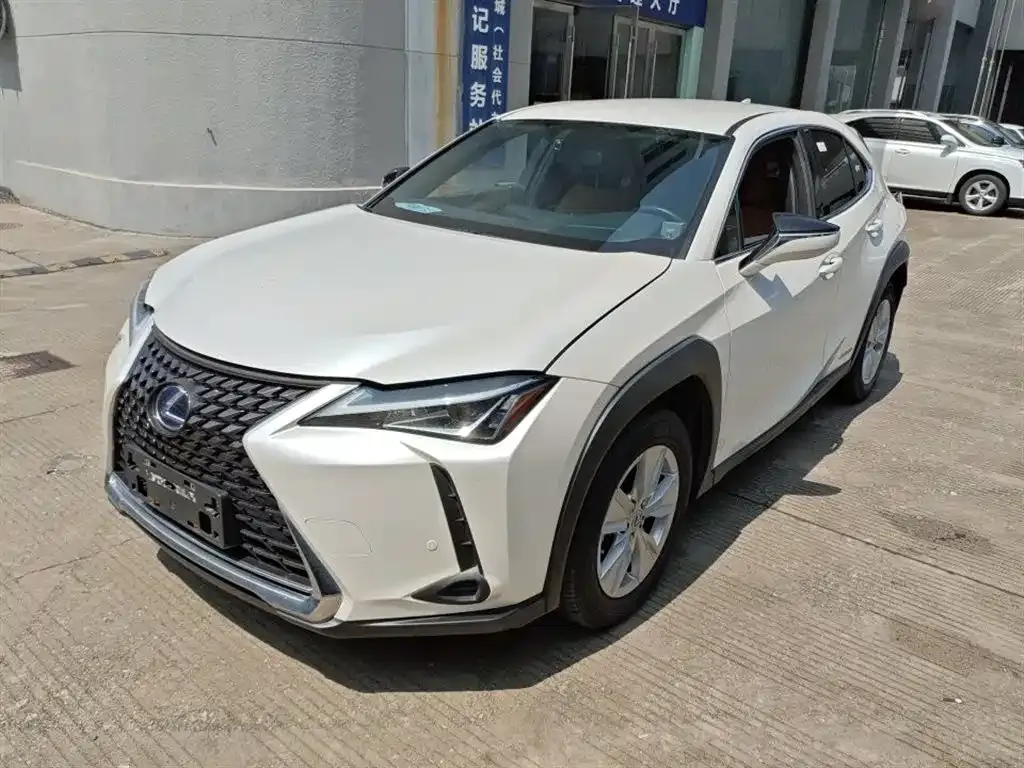 Lexus UX — фото 1