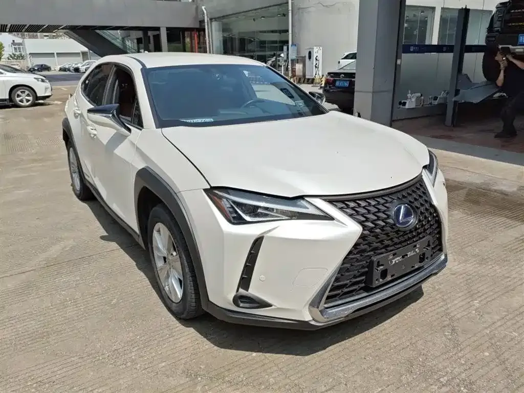 Lexus UX — фото 3