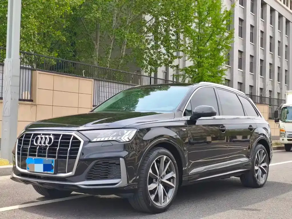 Audi Q7 — фото 1