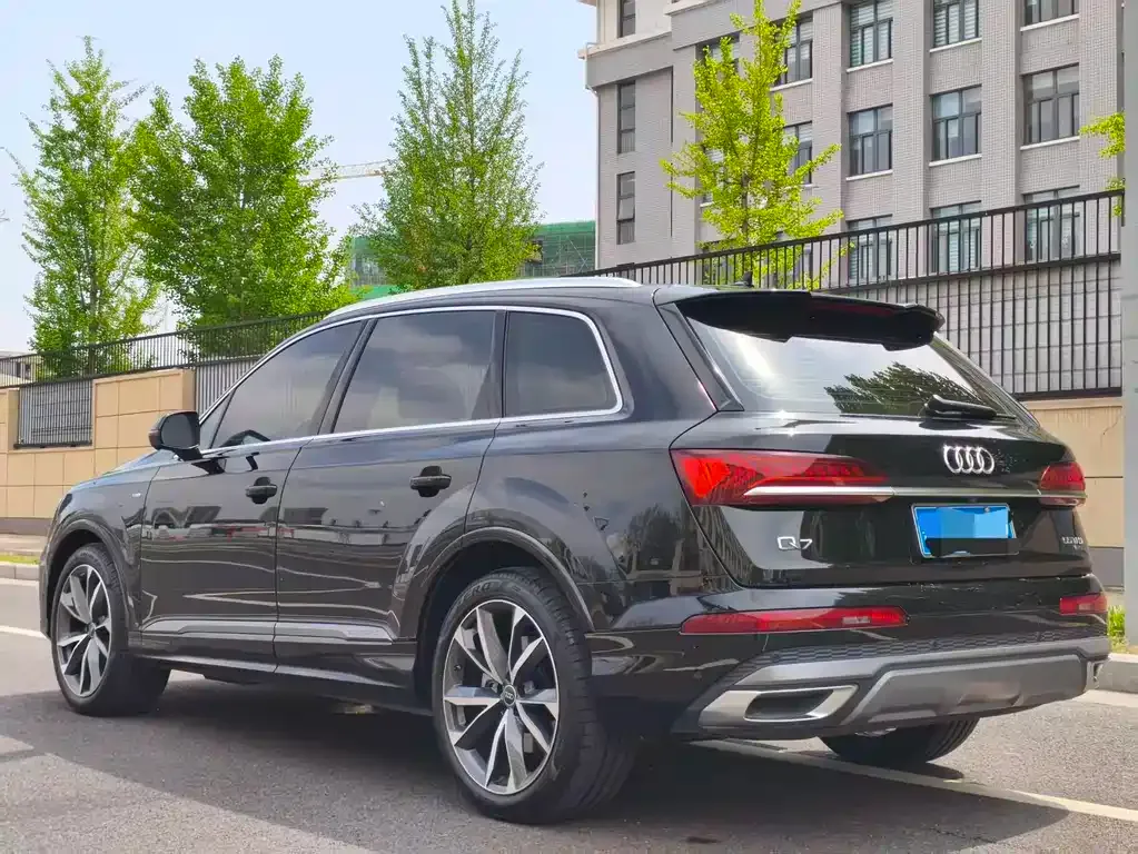 Audi Q7 — фото 9