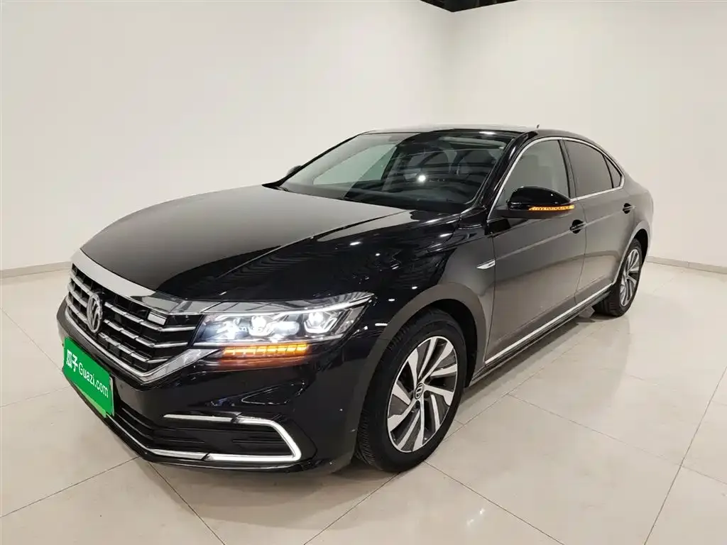 Volkswagen Passat New Energy — фото 1
