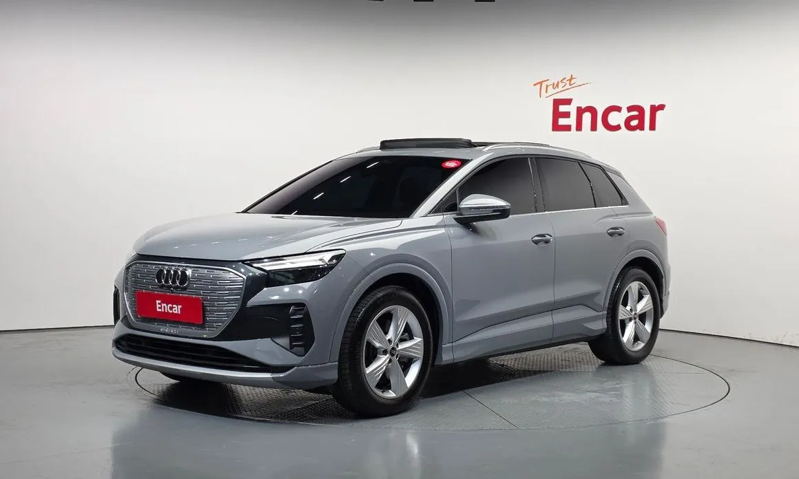 Audi Q4 e-tron — фото 1
