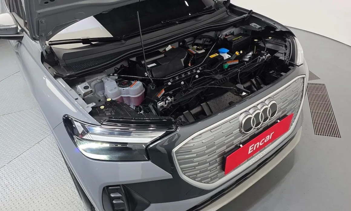 Audi Q4 e-tron — фото 2