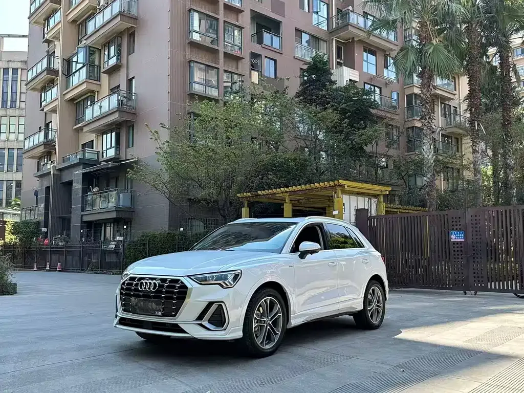 Audi Q3 — фото 1