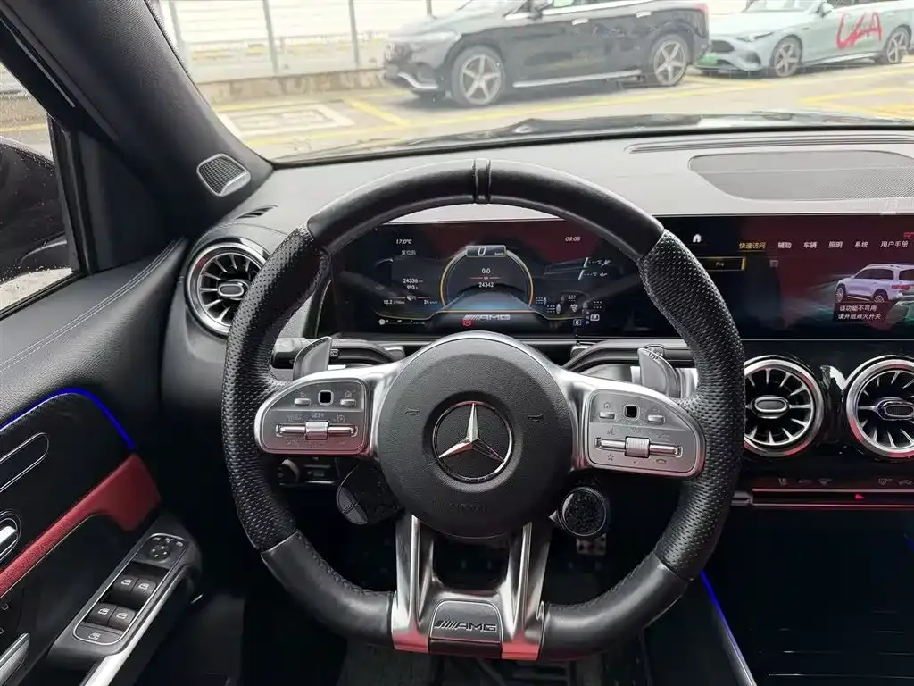 Mercedes-Benz GLB AMG — фото 4