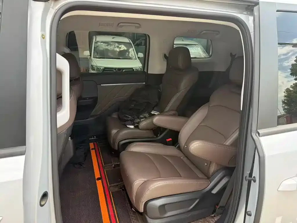 Wuling Starlight 730 New Energy — фото 2