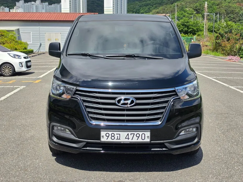 Hyundai Starex — фото 1