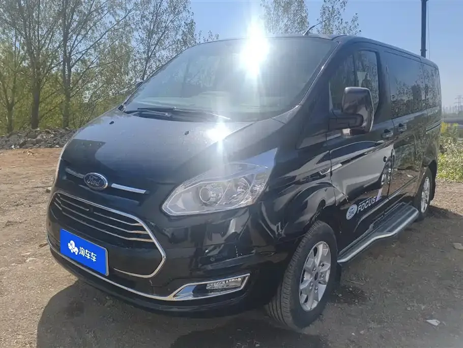 Ford Tourneo — фото 1