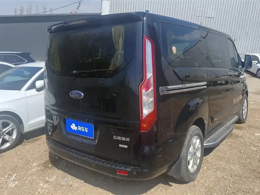 Ford Tourneo — фото 4