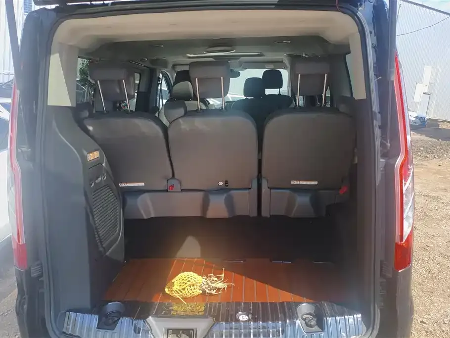 Ford Tourneo — фото 5