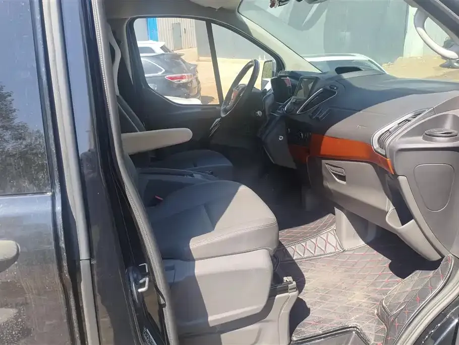 Ford Tourneo — фото 10