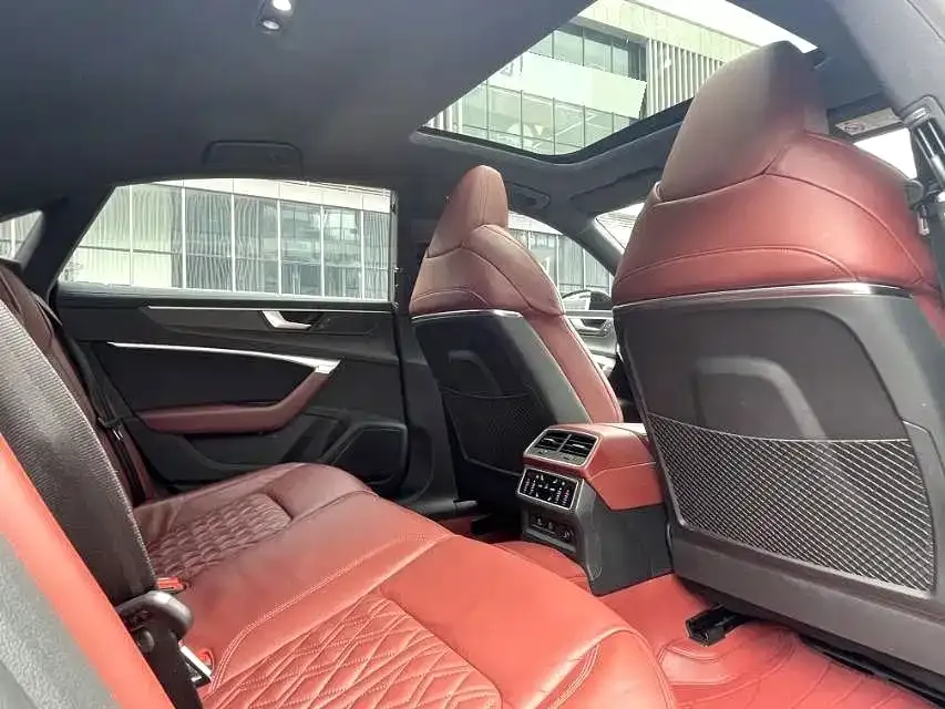 Audi A7L — фото 2
