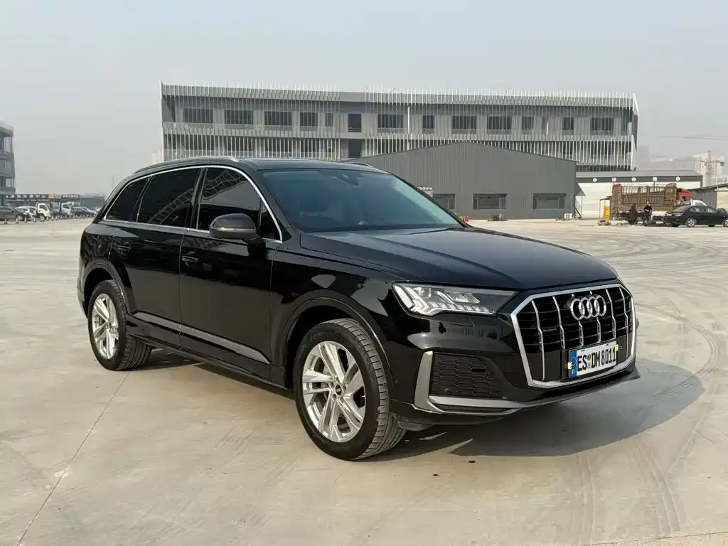 Audi Q7 — фото 1