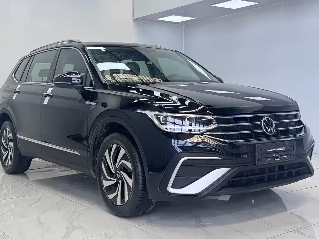 Volkswagen Tiguan L — фото 2