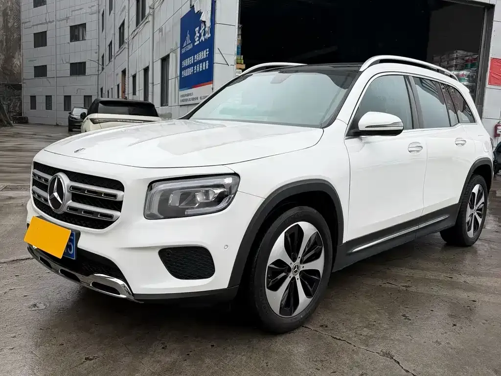 Mercedes-Benz GLB — фото 1