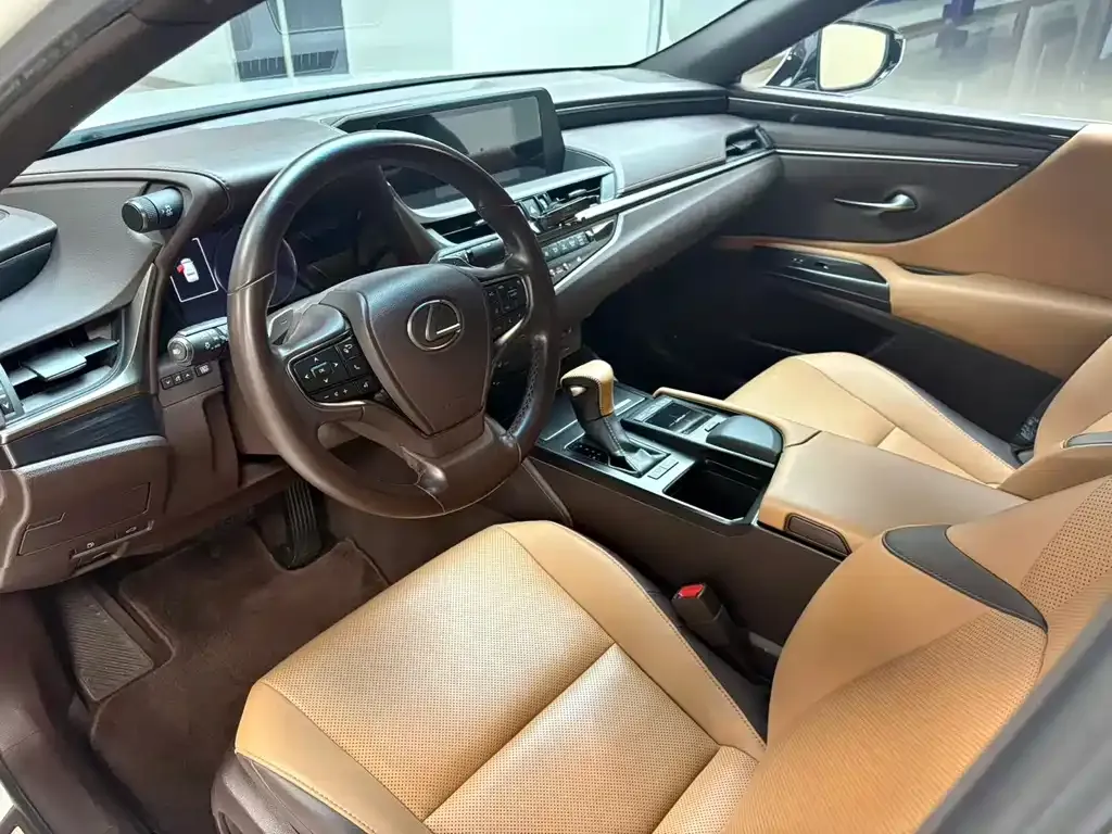 Lexus ES — фото 8