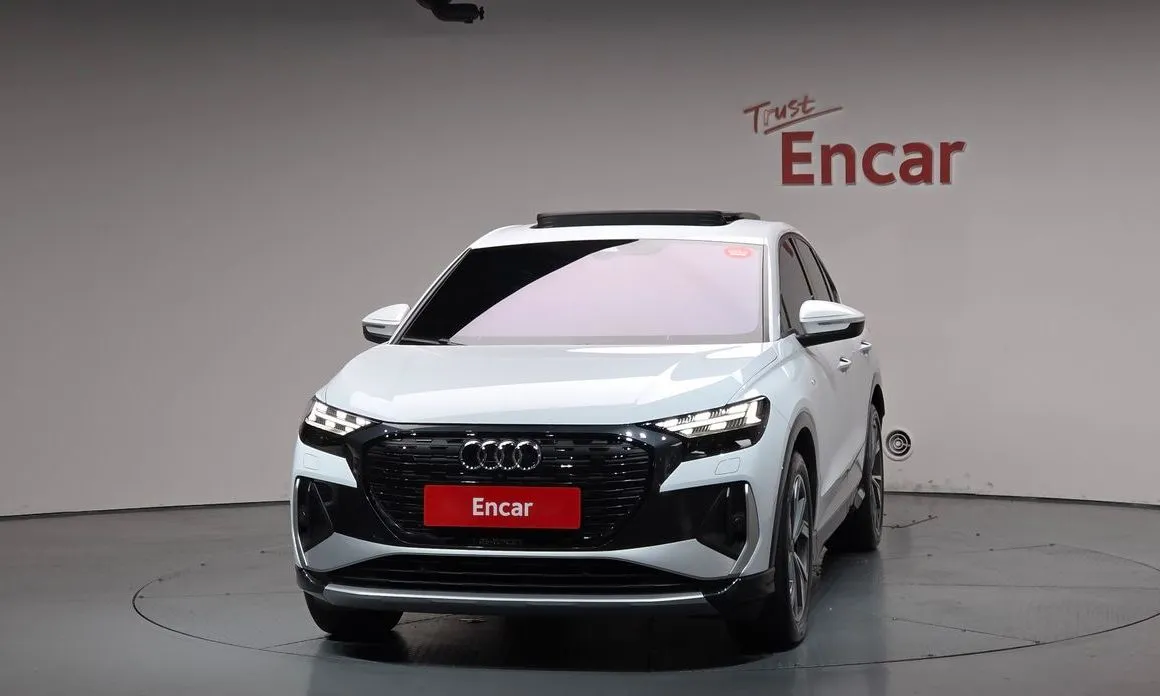 Audi Q4 e-tron — фото 2