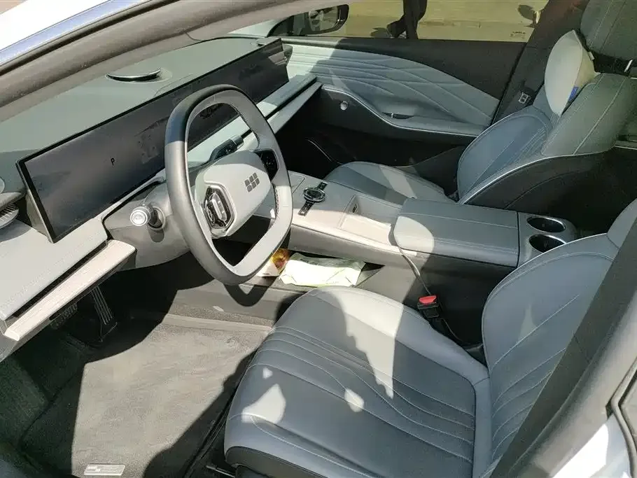 Geely Galaxy E8 — фото 10