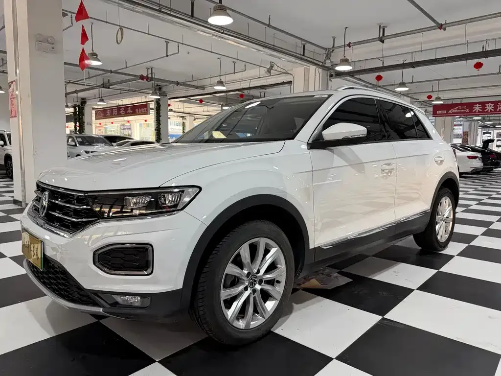Volkswagen T-Roc — фото 1