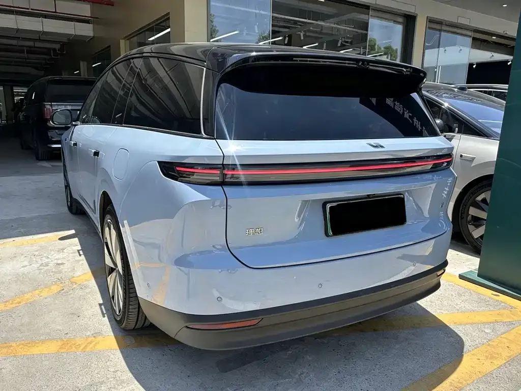 Li Auto i8 — фото 3