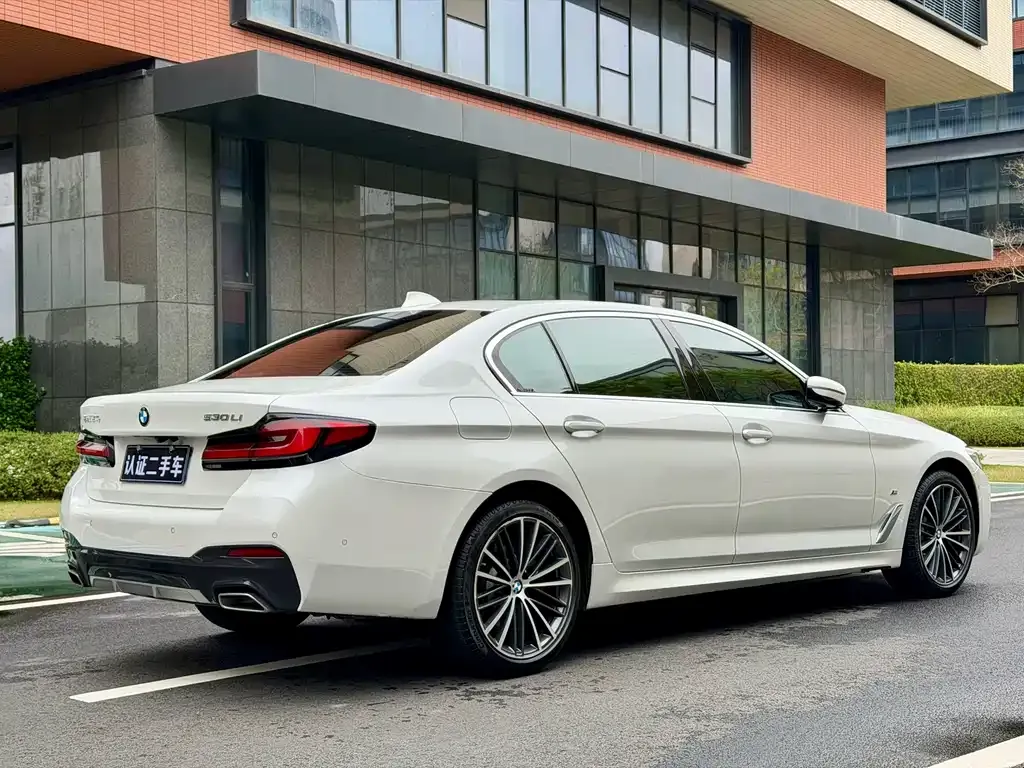 BMW 5 Series — фото 5