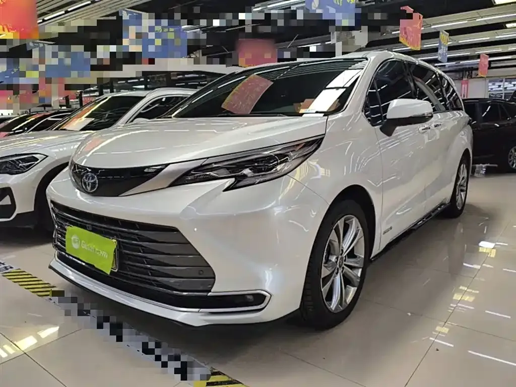 Toyota Sienna — фото 1