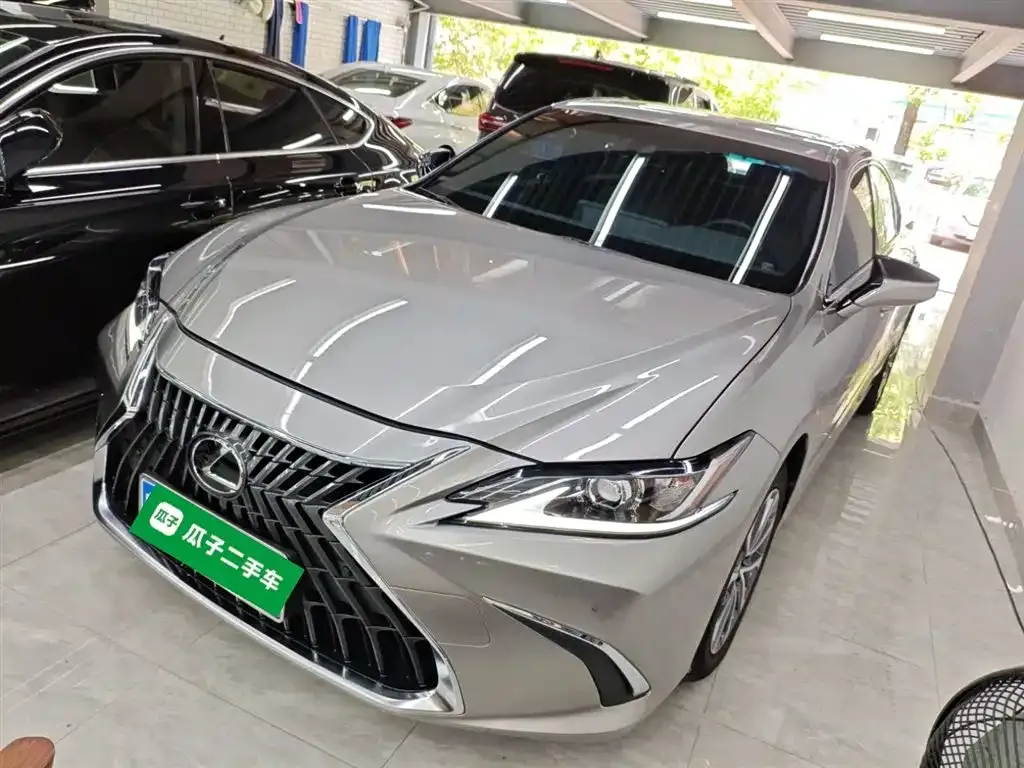 Lexus ES — фото 1