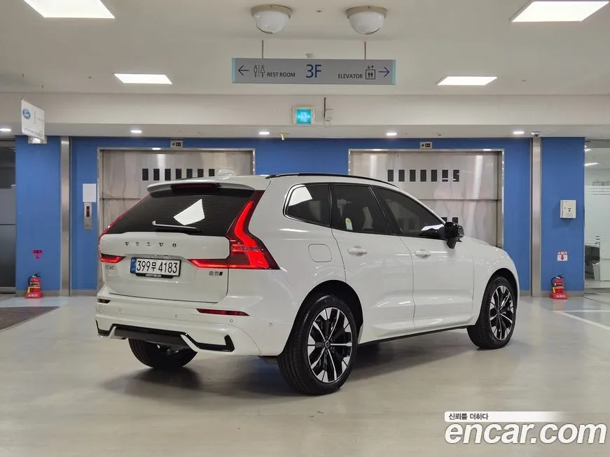 Volvo XC60 — фото 7