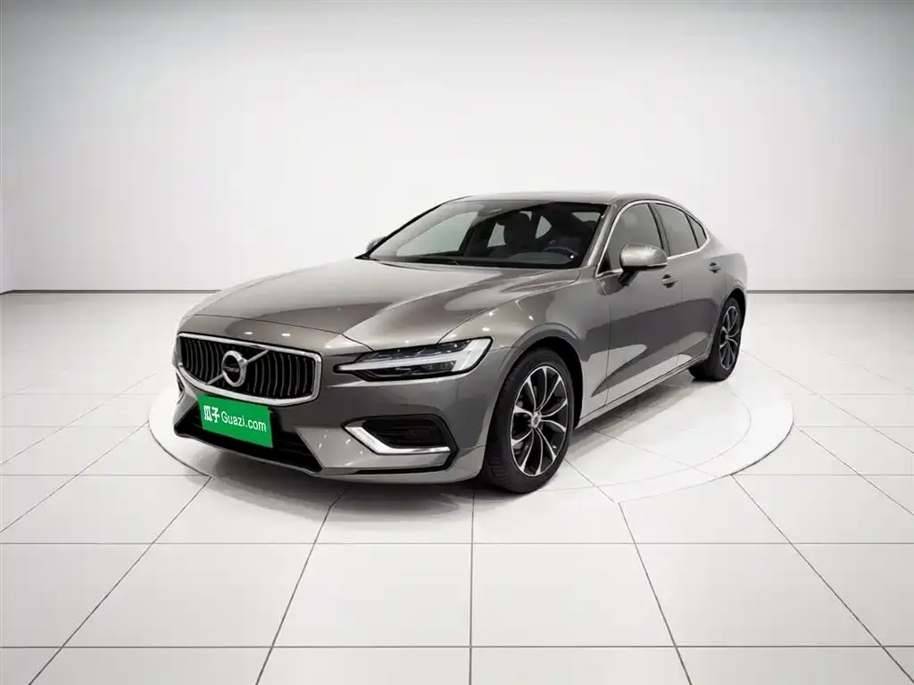 Volvo S60 — фото 1