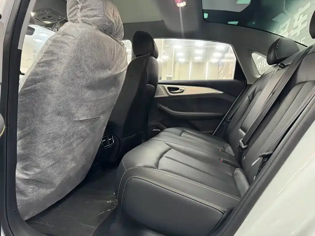 Roewe i6 MAX New Energy — фото 9