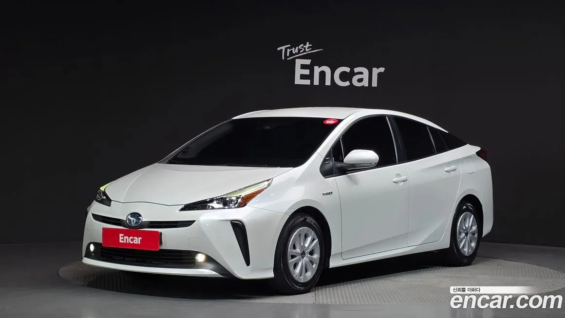 Toyota Prius — фото 1