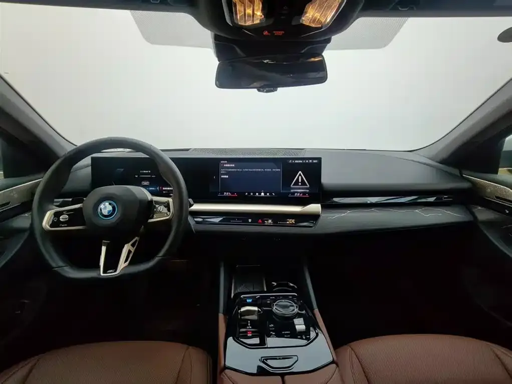 BMW i5 — фото 10