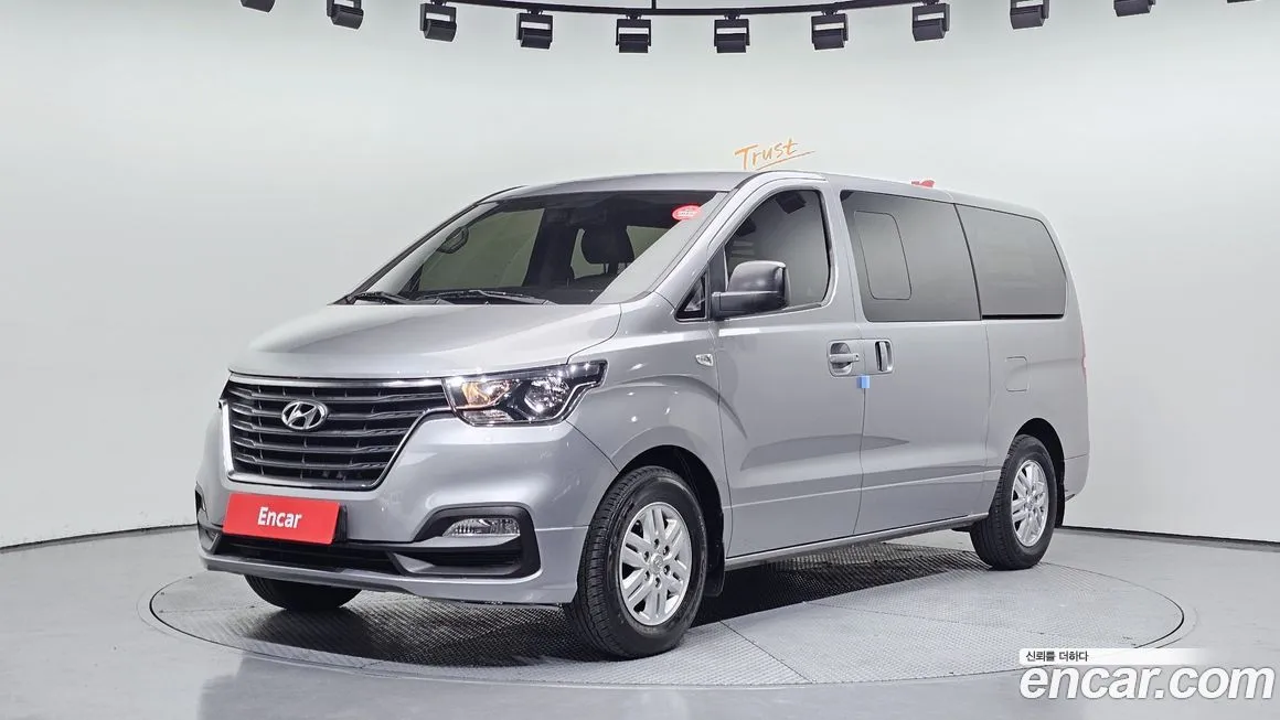 Hyundai Starex — фото 1