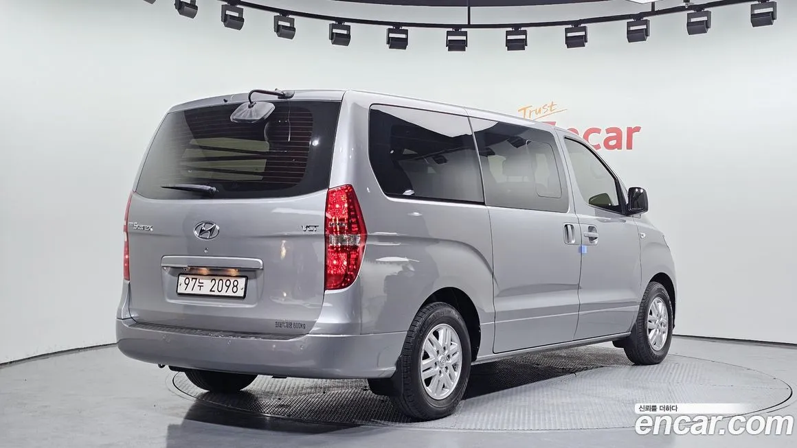 Hyundai Starex — фото 3