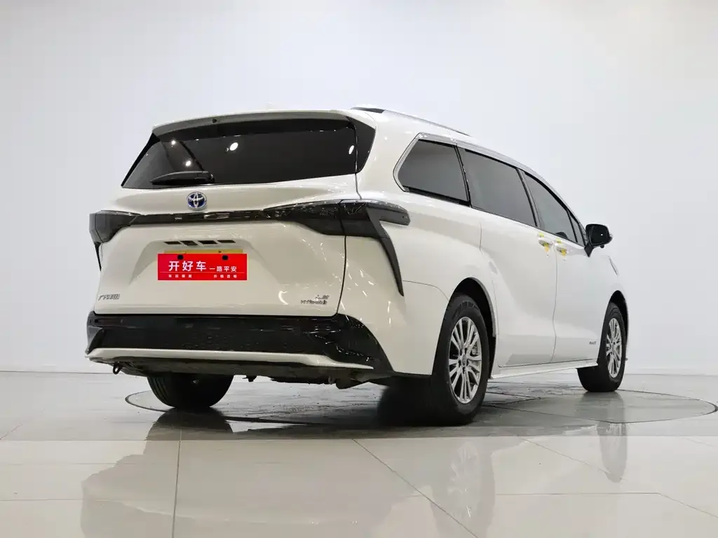 Toyota Sienna — фото 10