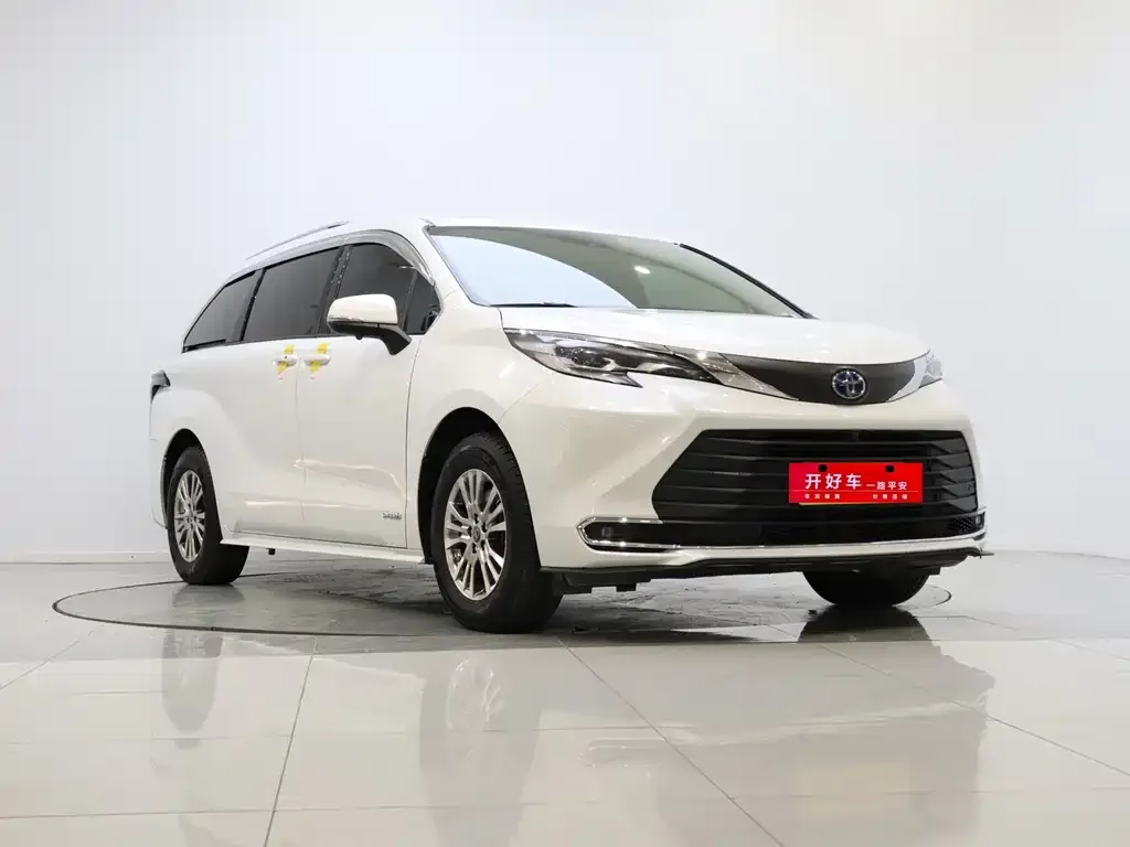 Toyota Sienna — фото 4