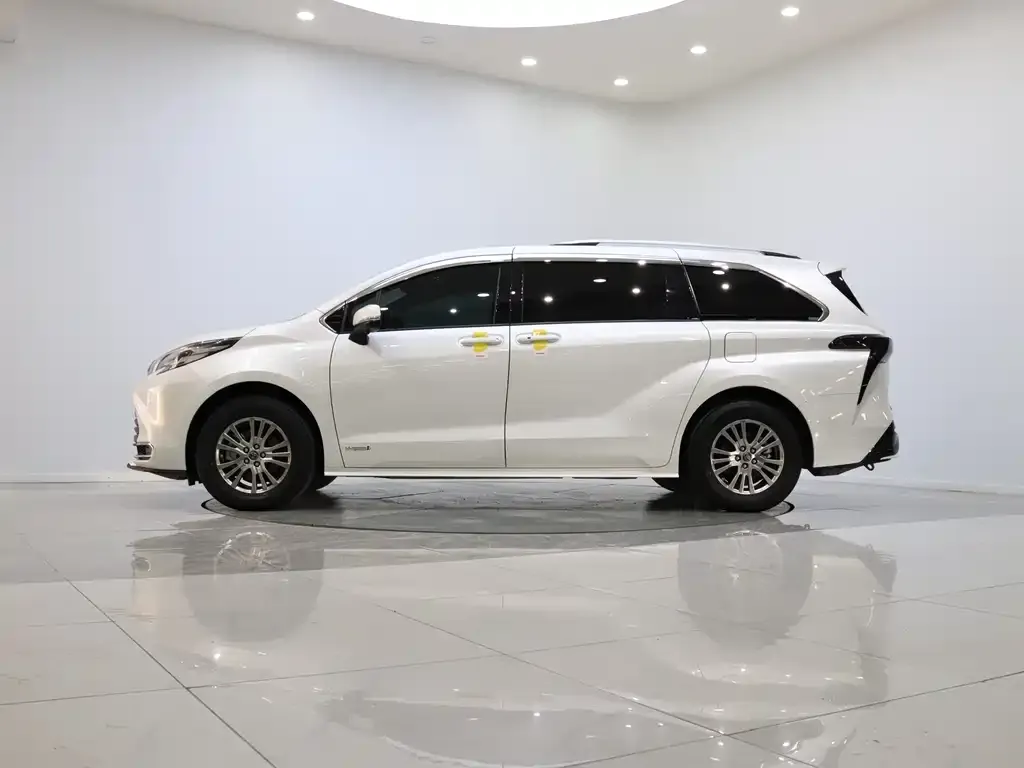 Toyota Sienna — фото 7