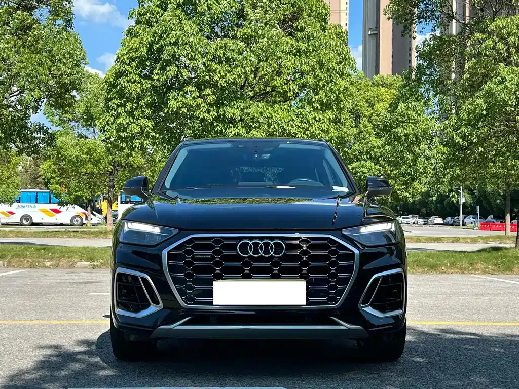 Audi Q5L — фото 10