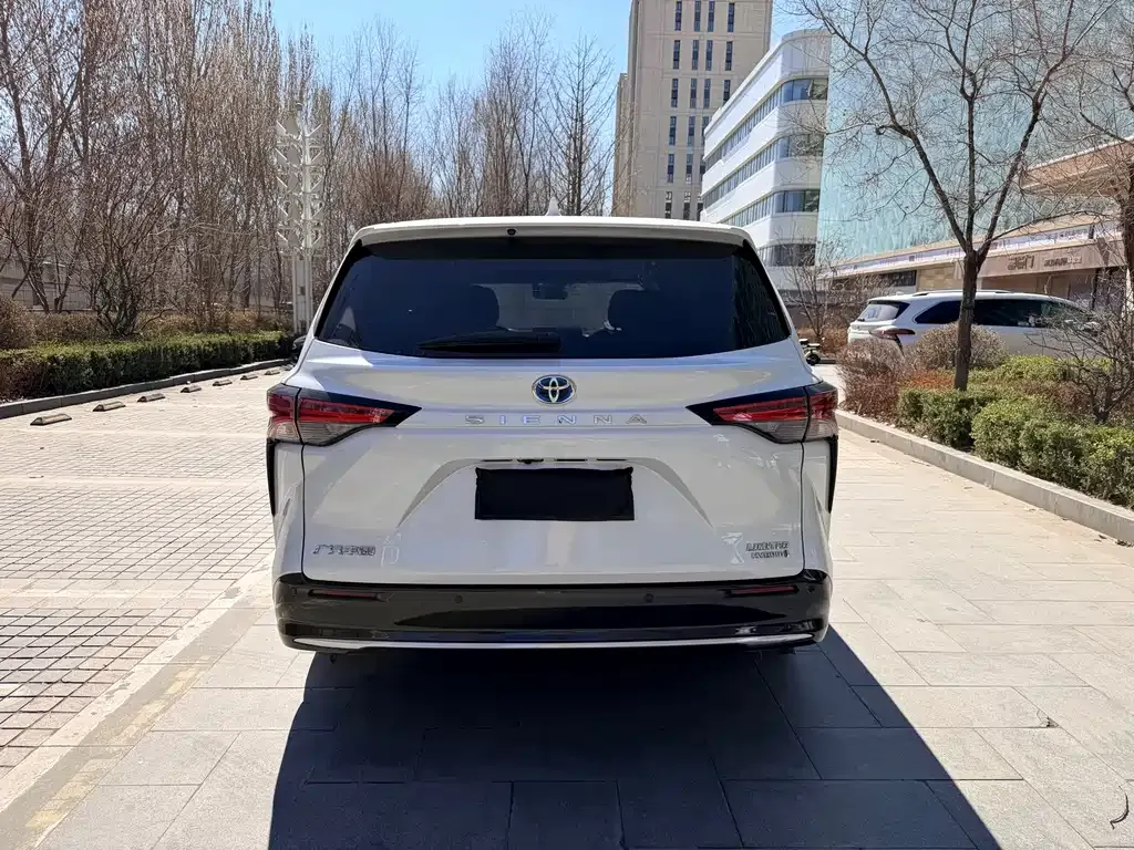 Toyota Sienna — фото 4