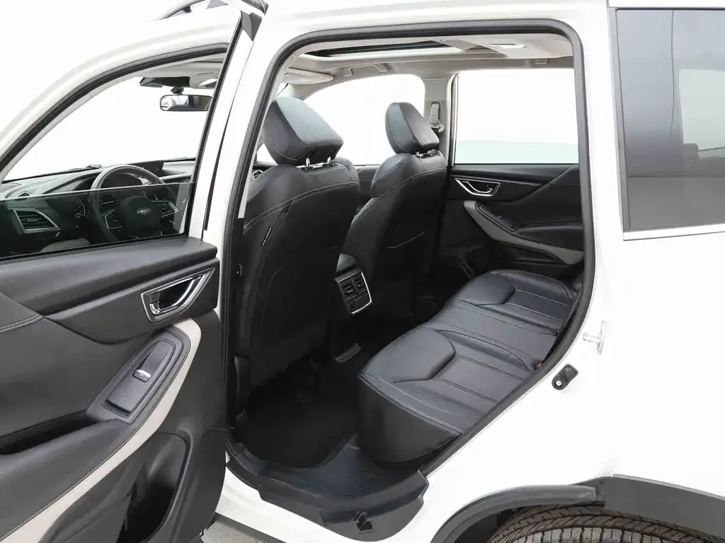 Subaru Forester — фото 8
