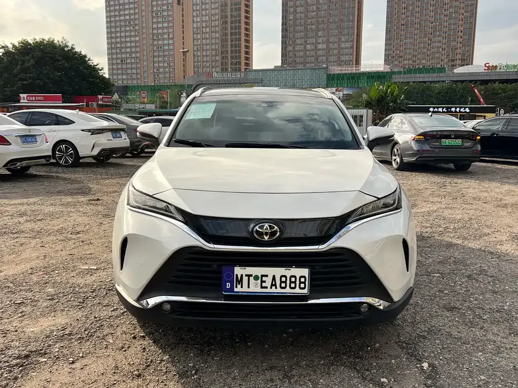 Toyota Harrier — фото 1