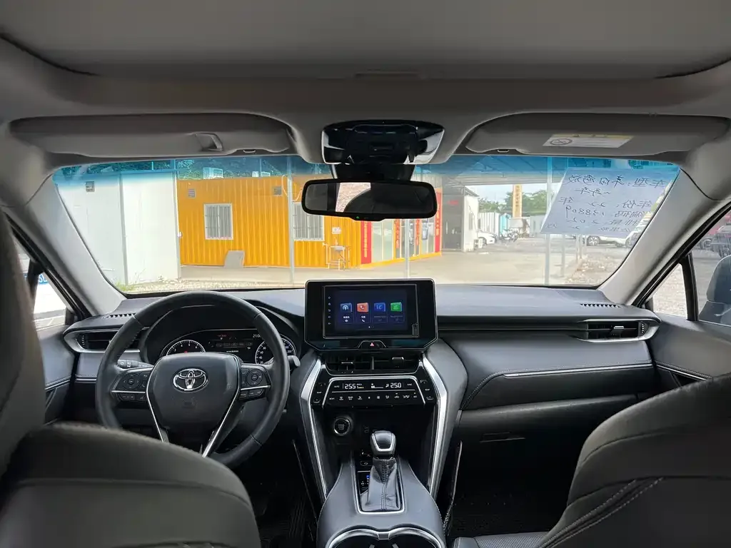 Toyota Harrier — фото 3