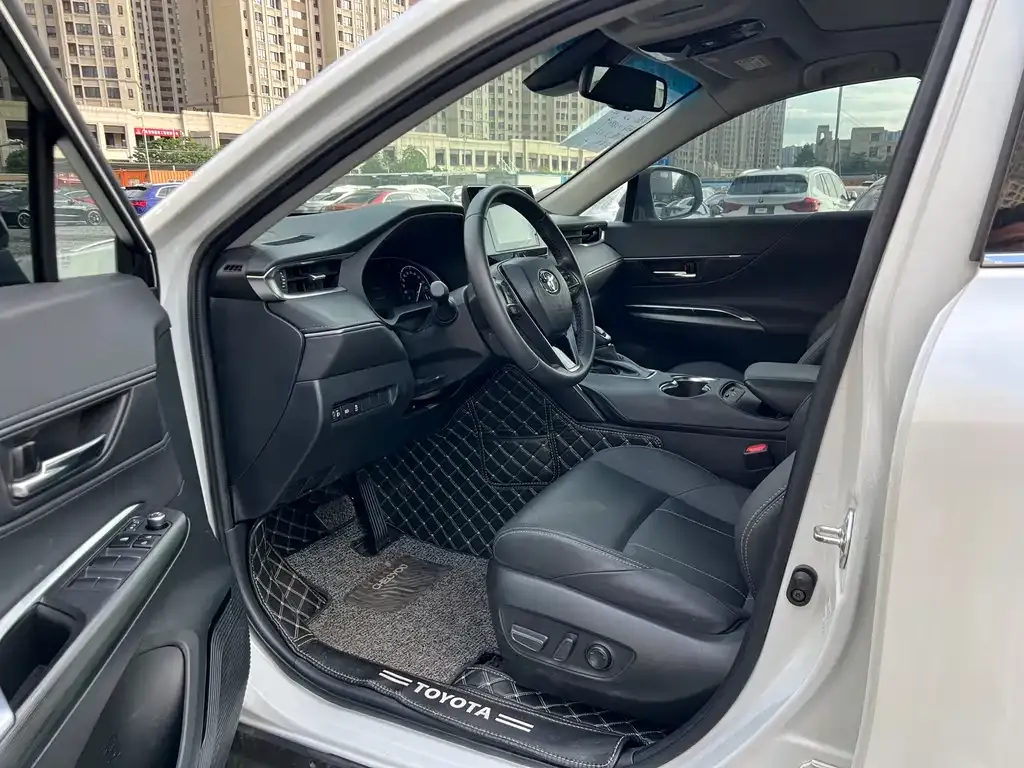 Toyota Harrier — фото 2